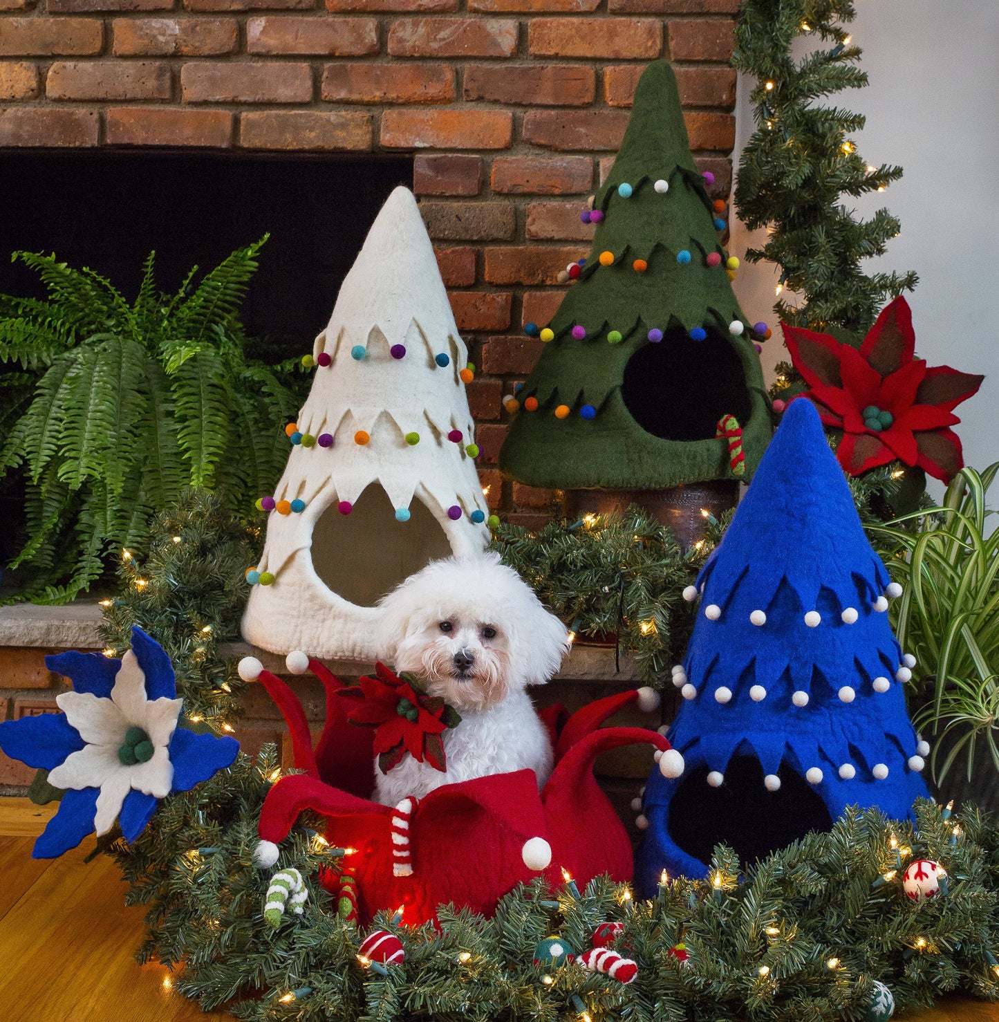 Holiday Tree Wool Pet Cave: White