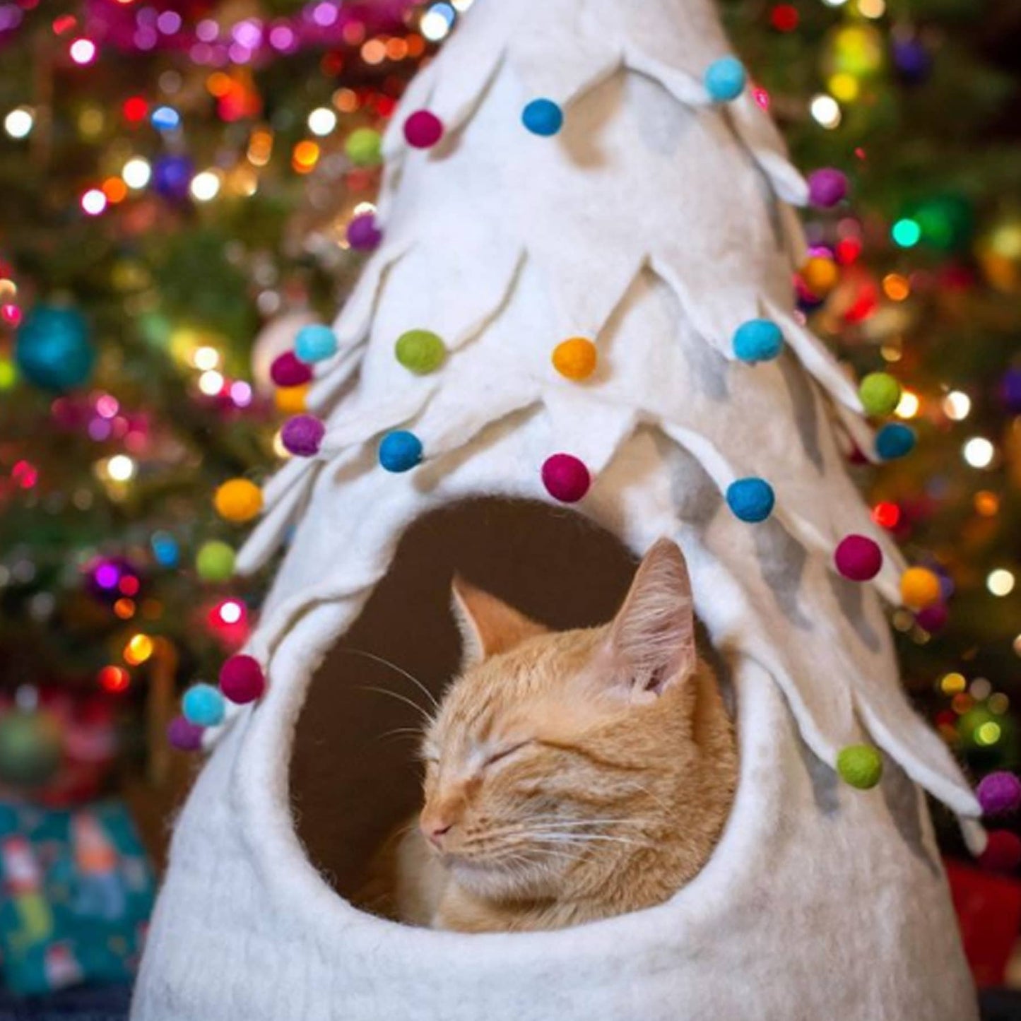 Holiday Tree Wool Pet Cave: White
